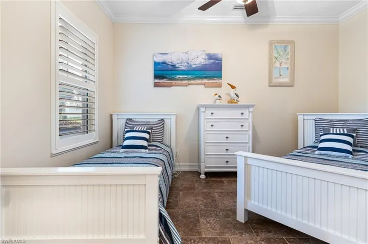 Flex room for den or bedroom