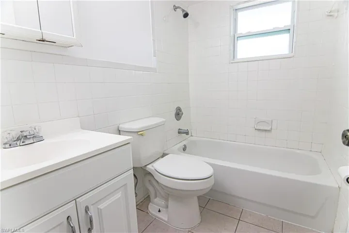 3331 SE 15th  PL, Cape Coral, FL 33904