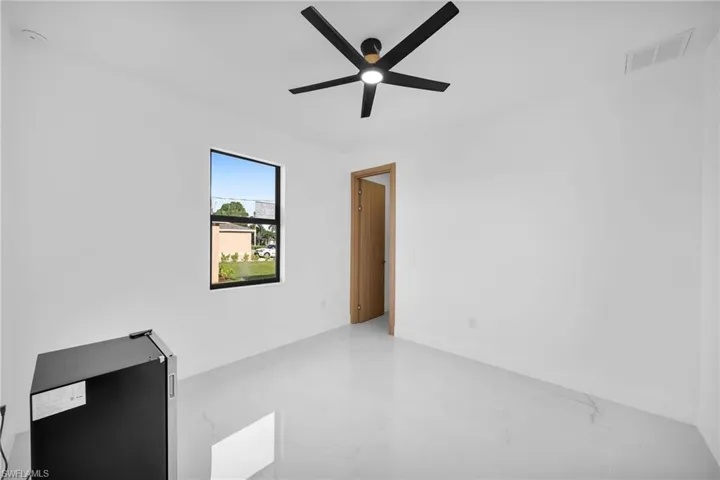 Empty room with ceiling fan
