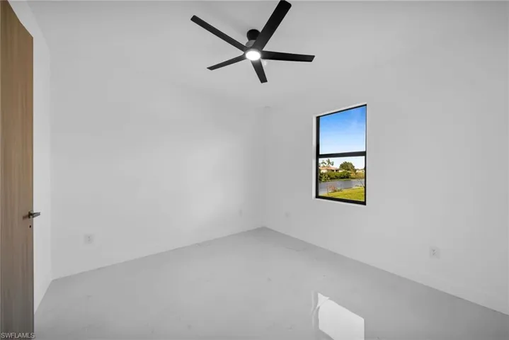 Empty room featuring ceiling fan