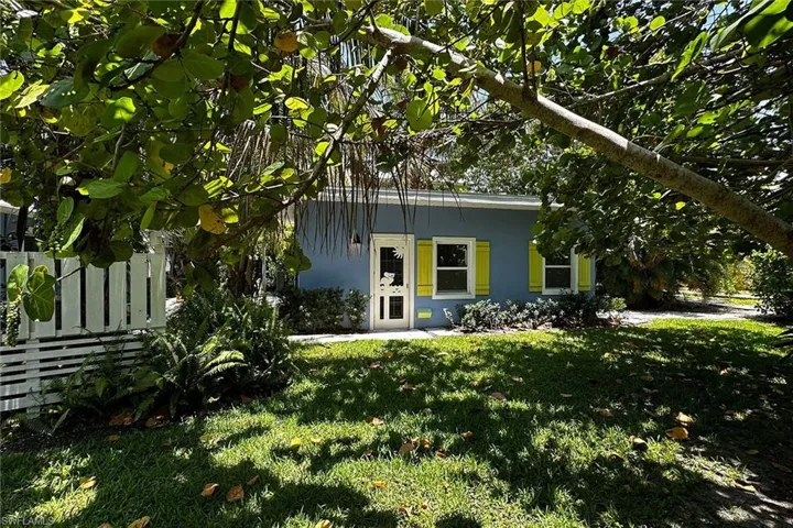 510  3rd S AVE, Naples, FL 34102