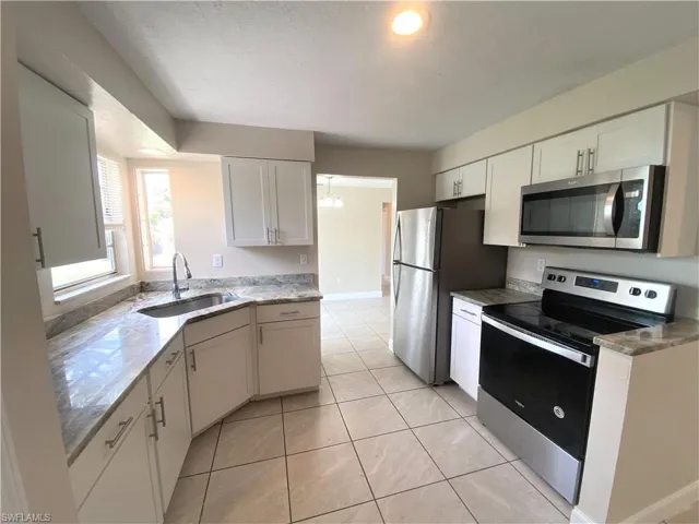 813  109th N AVE, Naples, FL 34108