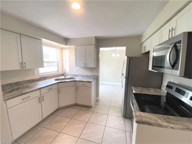 813  109th N AVE, Naples, FL 34108