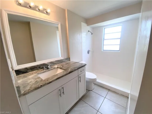 813  109th N AVE, Naples, FL 34108
