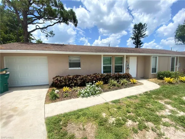 813  109th N AVE, Naples, FL 34108