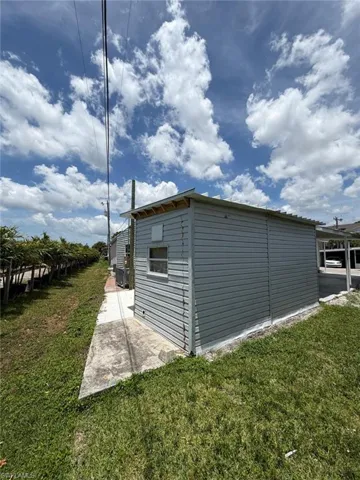 419 SW Pine Island  RD, Cape Coral, FL 33991