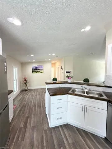 419 SW Pine Island  RD, Cape Coral, FL 33991
