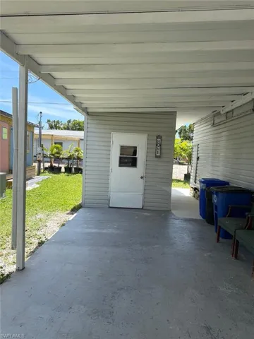 419 SW Pine Island  RD, Cape Coral, FL 33991