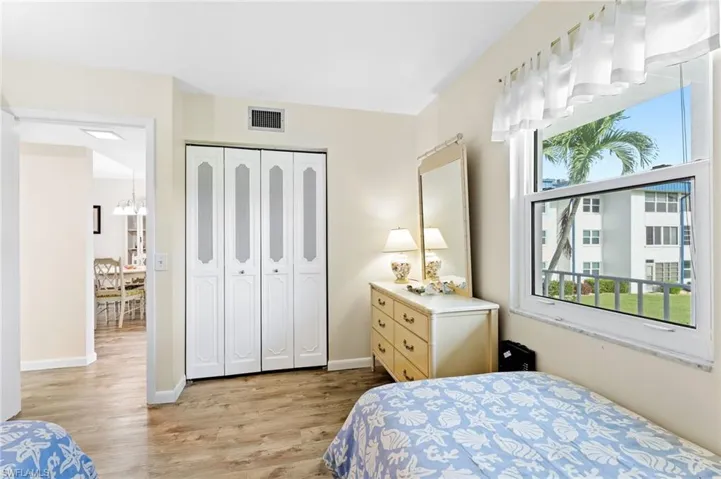 Guest Bedroom with twin beds