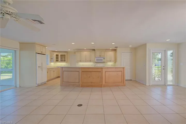155  Flame Vine  DR, Naples, FL 34110