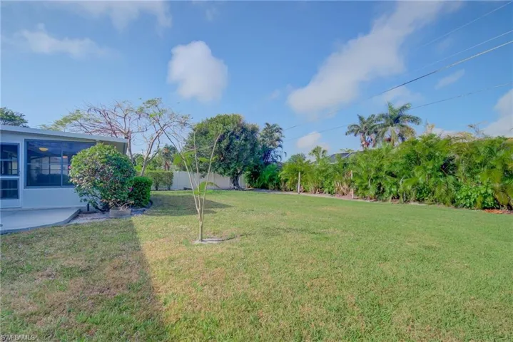 155  Flame Vine  DR, Naples, FL 34110