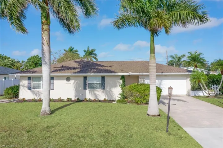 155  Flame Vine  DR, Naples, FL 34110