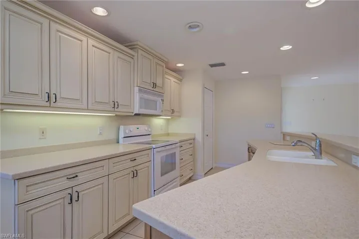 155  Flame Vine  DR, Naples, FL 34110
