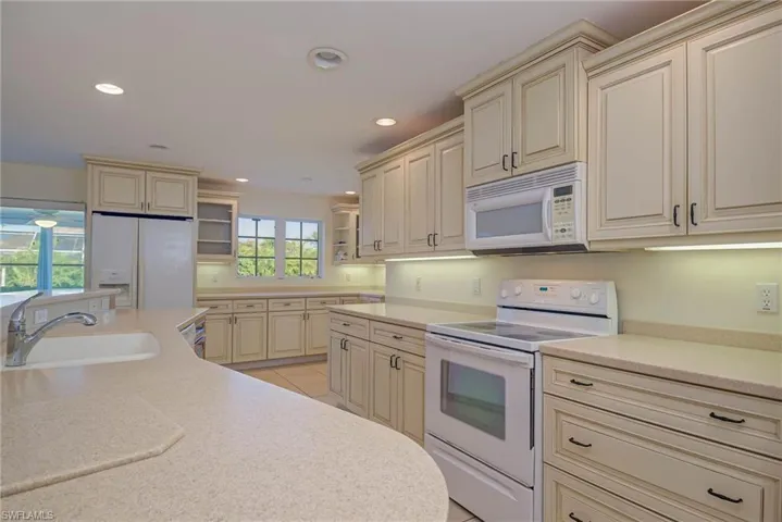 155  Flame Vine  DR, Naples, FL 34110