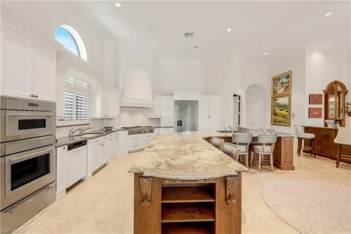 MANY chefs can work together in this large space!
