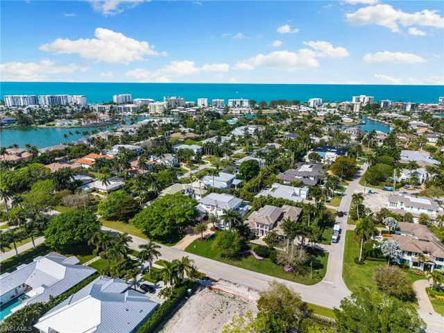 1985 Crayton Rd, Naples, Florida 34102