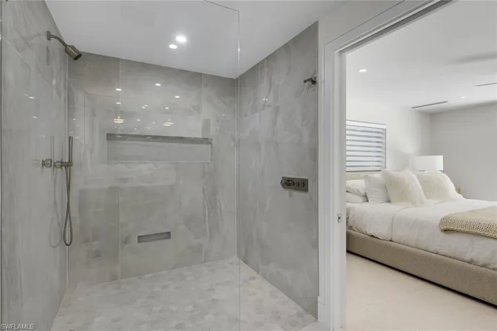 1095 Sandpiper St, Naples, Florida 34102