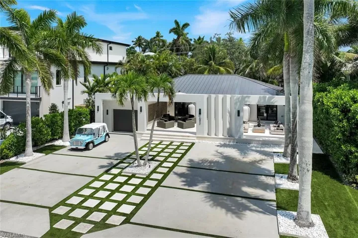 1095 Sandpiper St, Naples, Florida 34102