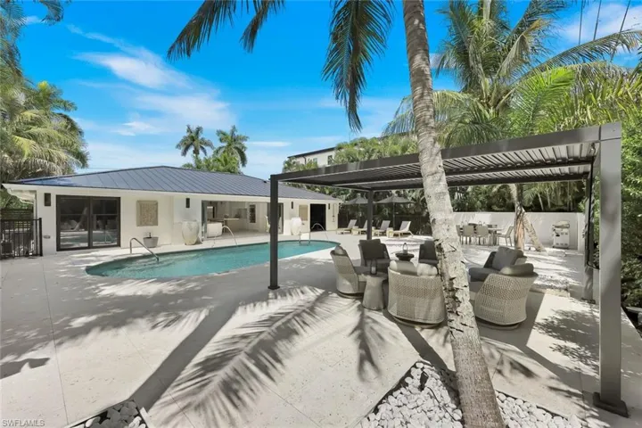 1095 Sandpiper St, Naples, Florida 34102