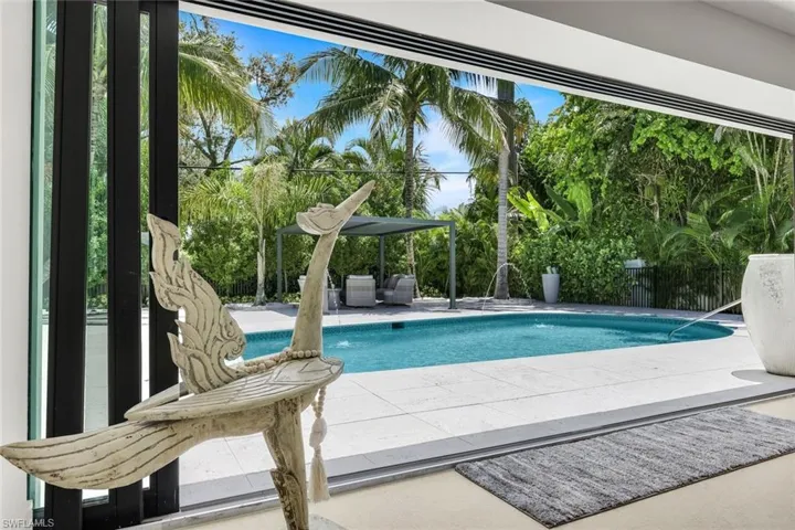 1095 Sandpiper St, Naples, Florida 34102