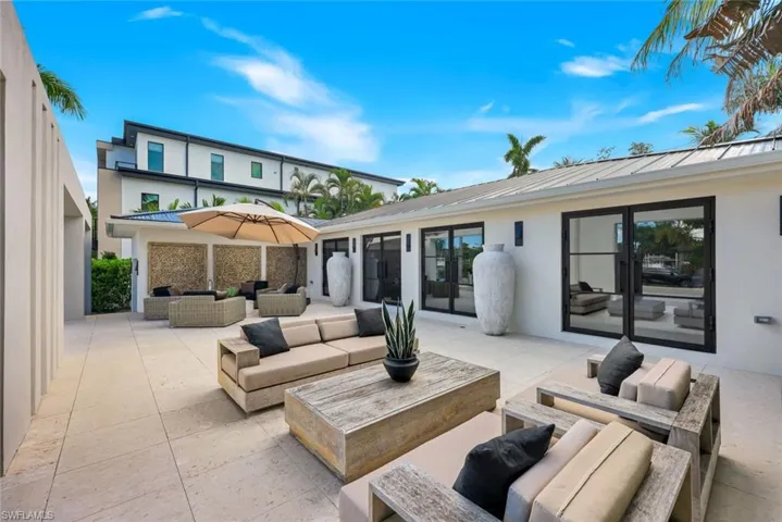 1095 Sandpiper St, Naples, Florida 34102