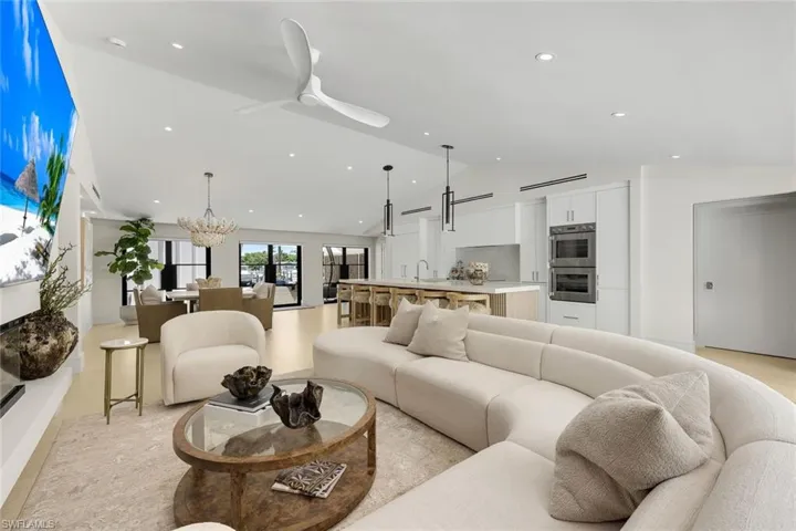 1095 Sandpiper St, Naples, Florida 34102