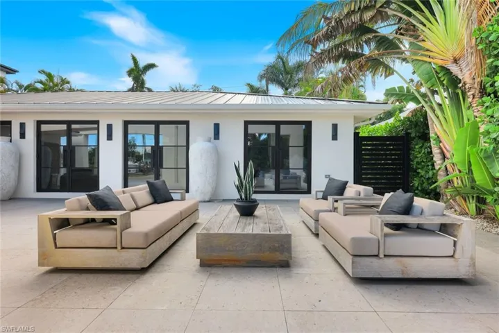 1095 Sandpiper St, Naples, Florida 34102