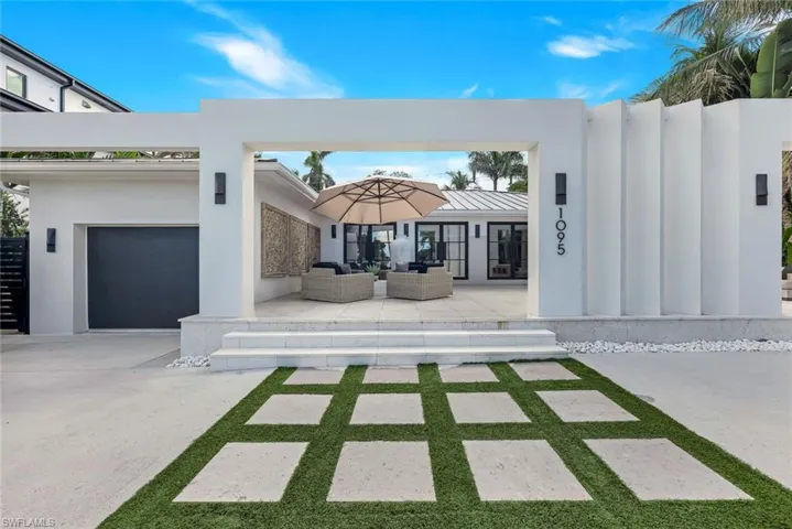 1095 Sandpiper St, Naples, Florida 34102