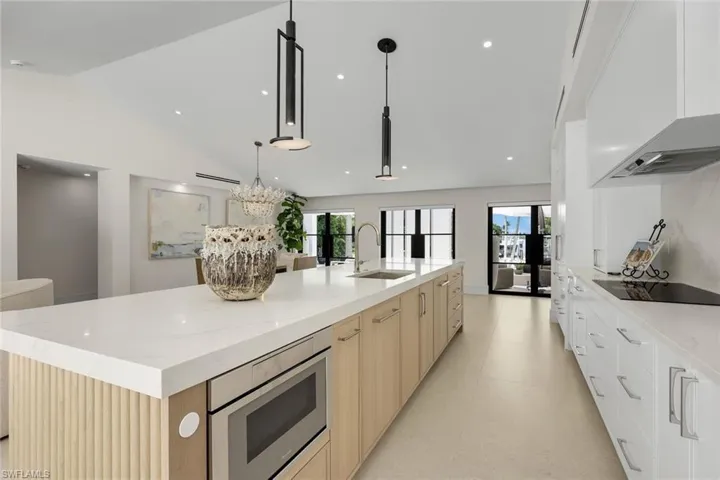 1095 Sandpiper St, Naples, Florida 34102