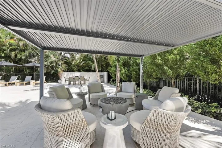 1095 Sandpiper St, Naples, Florida 34102