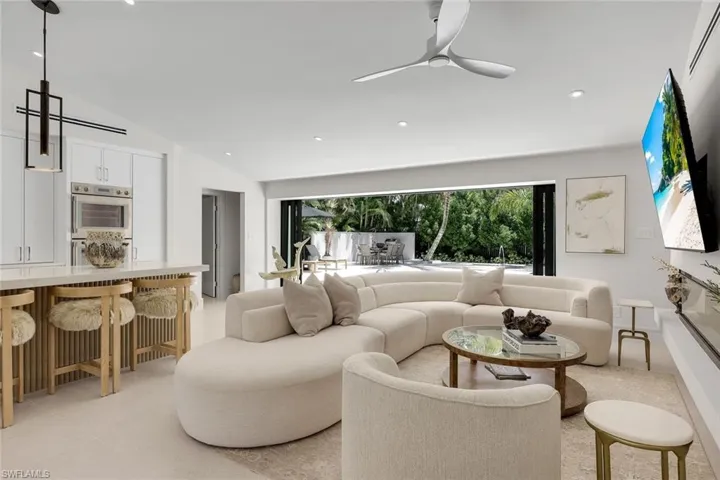 1095 Sandpiper St, Naples, Florida 34102