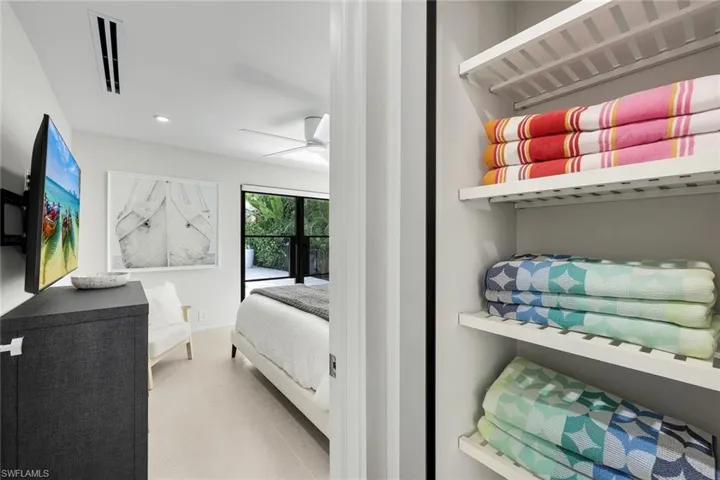 1095 Sandpiper St, Naples, Florida 34102