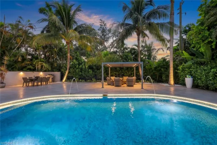 1095 Sandpiper St, Naples, Florida 34102