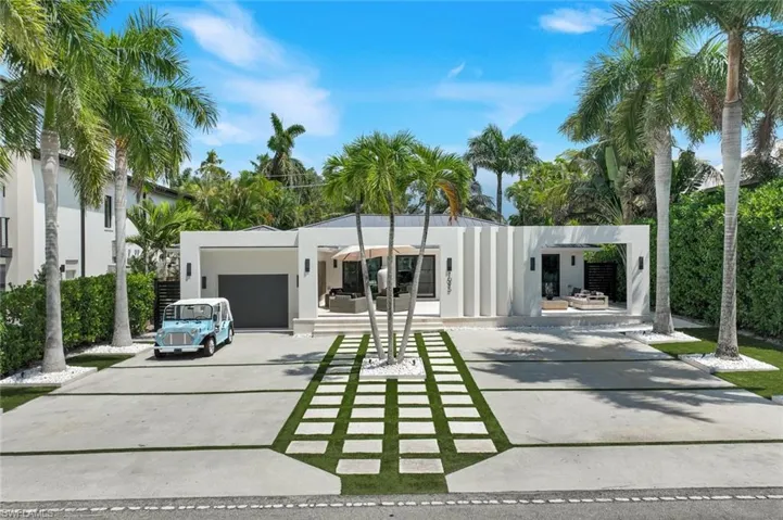 1095 Sandpiper St, Naples, Florida 34102