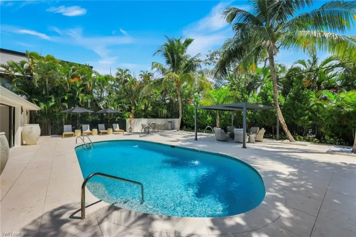 1095 Sandpiper St, Naples, Florida 34102