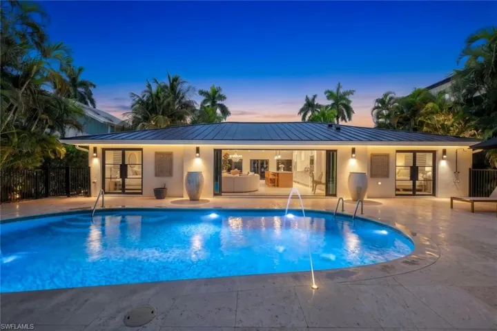 1095 Sandpiper St, Naples, Florida 34102