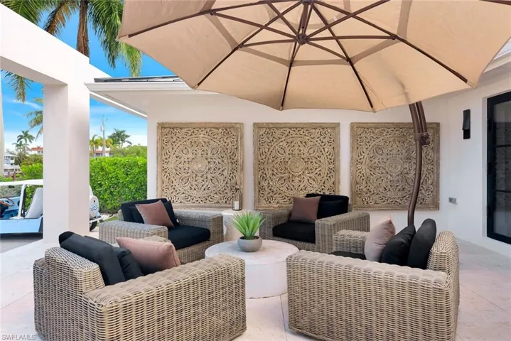 1095 Sandpiper St, Naples, Florida 34102