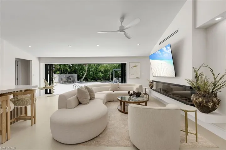 1095 Sandpiper St, Naples, Florida 34102