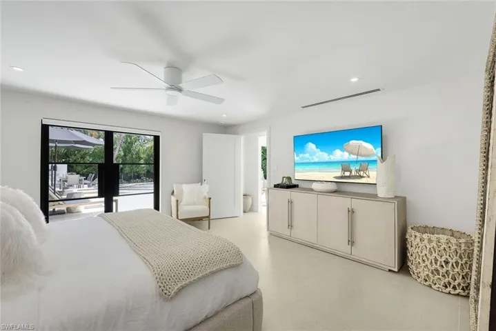 1095 Sandpiper St, Naples, Florida 34102