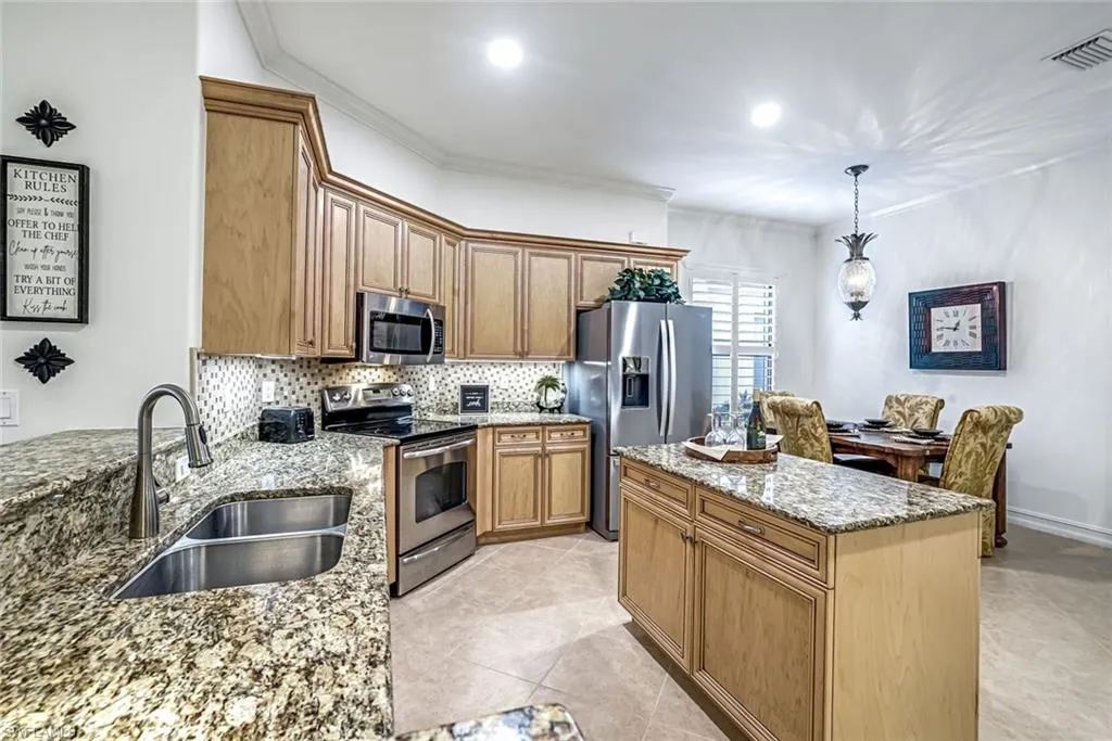 7523 Moorgate Point WAY, Naples, FL 34113,225031328