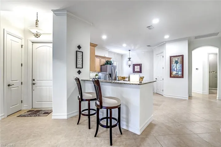 Breakfast bar or handy space for serving snacks & beverages!