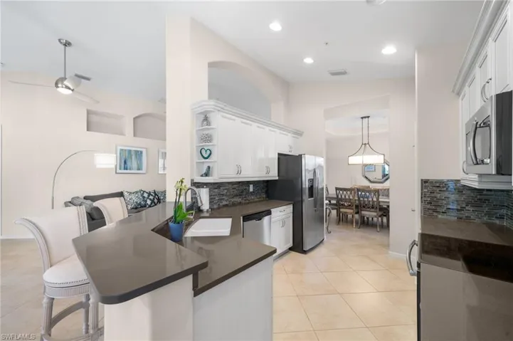 Kitchen Island (counter height) with bar stools