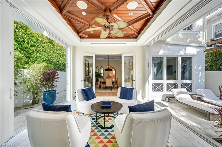 View of patio / terrace with a ceiling fan