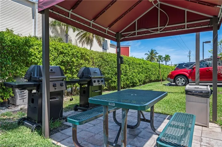 803  River Point  DR, Naples, FL 34102