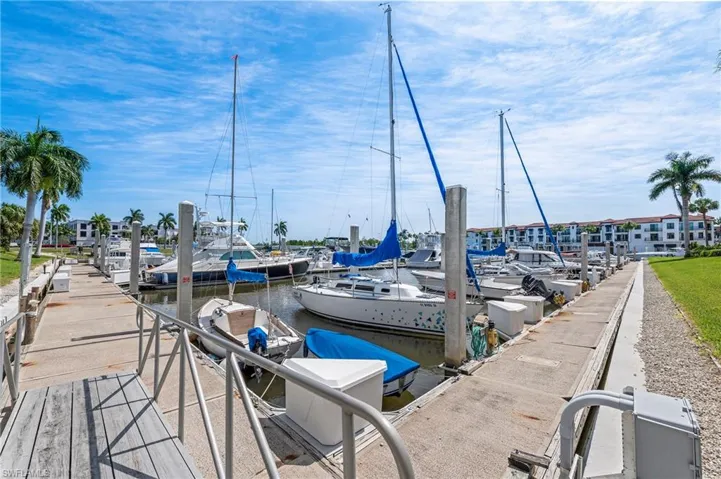 803  River Point  DR, Naples, FL 34102