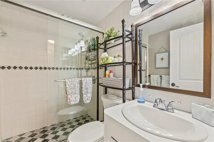 803  River Point  DR, Naples, FL 34102
