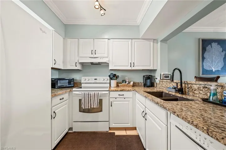 803  River Point  DR, Naples, FL 34102