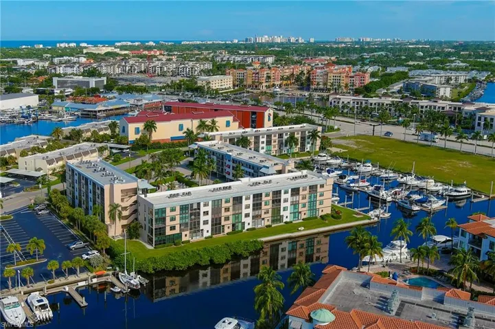 803  River Point  DR, Naples, FL 34102