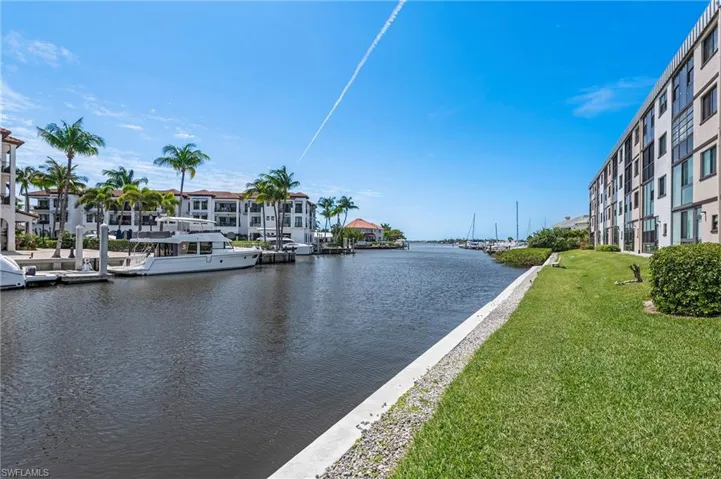 803  River Point  DR, Naples, FL 34102