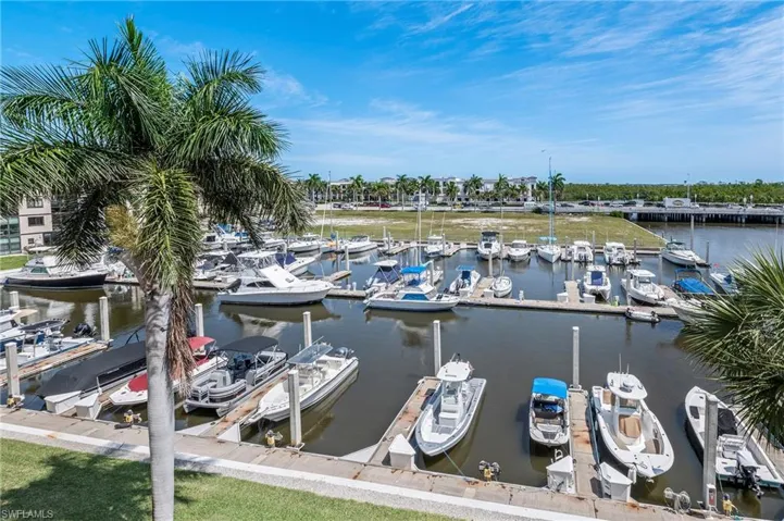 803  River Point  DR, Naples, FL 34102